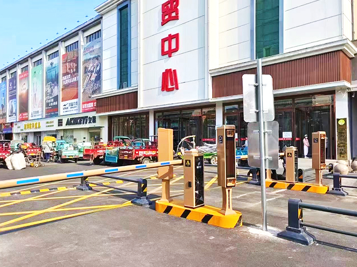 某商業(yè)街采用 “安快” 車牌識別系統(tǒng)