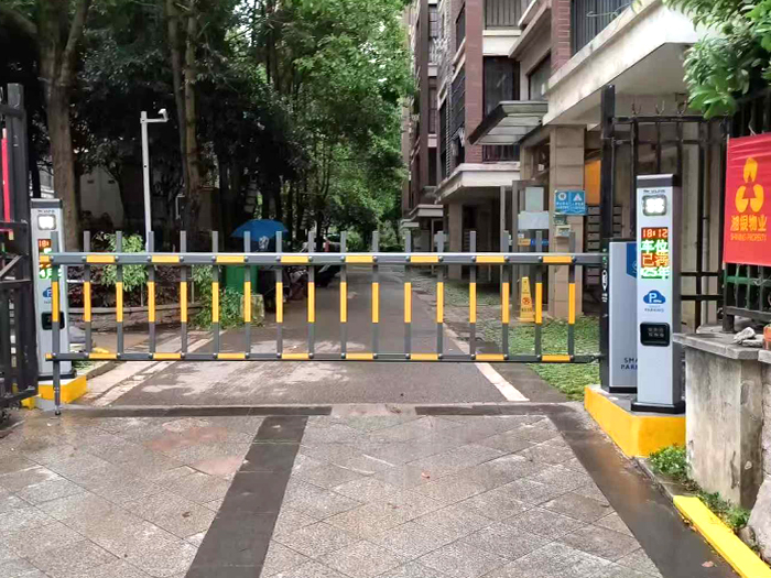 某小區(qū)采用 “安快” 車牌識(shí)別系統(tǒng)