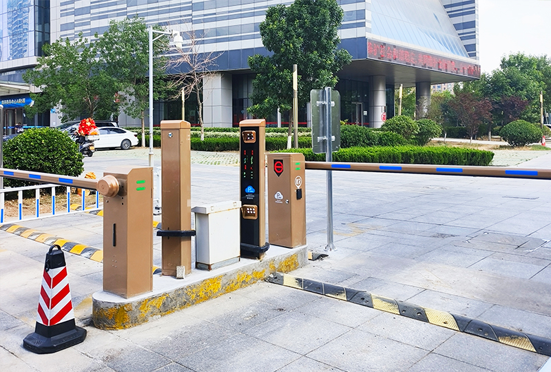 某辦公樓停車場(chǎng)采用 “安快” 車牌識(shí)別系統(tǒng)