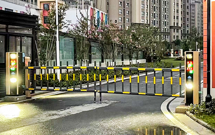 某小區(qū)采用 “安快” 一進(jìn)一出對(duì)開車牌識(shí)別系統(tǒng)案例圖